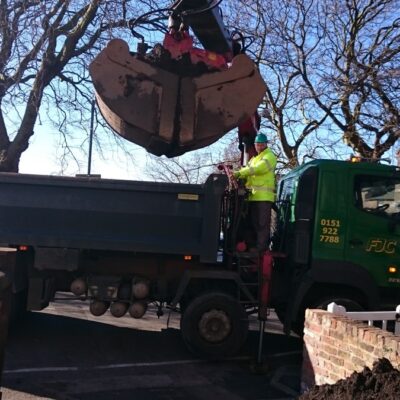 1 Tonne Topsoil Loose Load with Grab Unloading