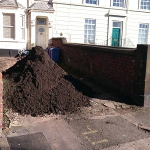 2 Tonne Topsoil Loose Load with Grab Unloading